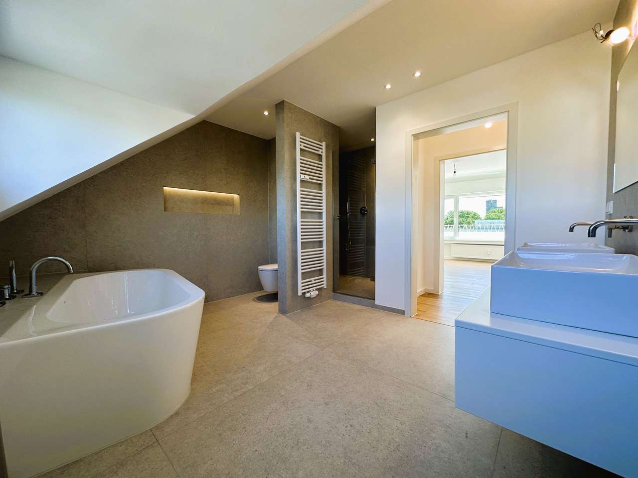 PENTHOUSE - FÜNF - ZIMMER - DACHTERASSEN - WOHNUNG ÜBER DEN DÄCHERN VON KÖLN