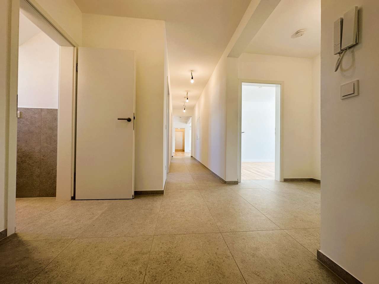 PENTHOUSE - FÜNF - ZIMMER - DACHTERASSEN - WOHNUNG ÜBER DEN DÄCHERN VON KÖLN