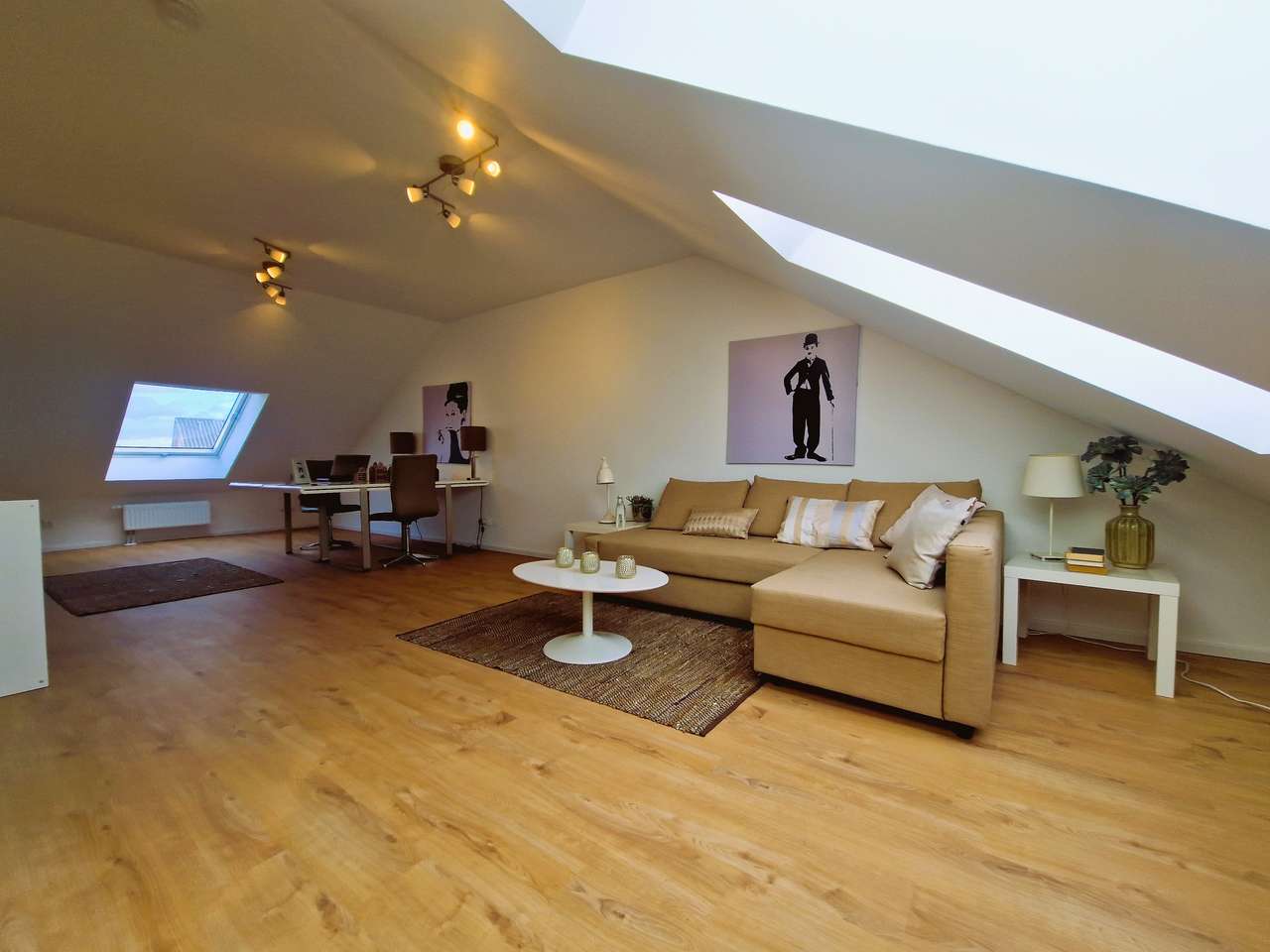 Exklusives Wohnvergnügen: Modernes Vier-Zimmer-Einfamilienaus-Refugium mit luxuriöser Austattung