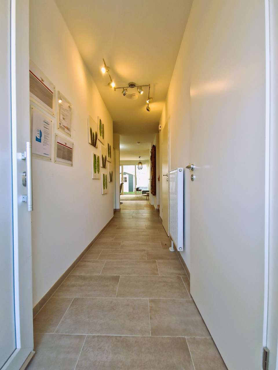 Exklusives Wohnvergnügen: Modernes Vier-Zimmer-Einfamilienaus-Refugium mit luxuriöser Austattung