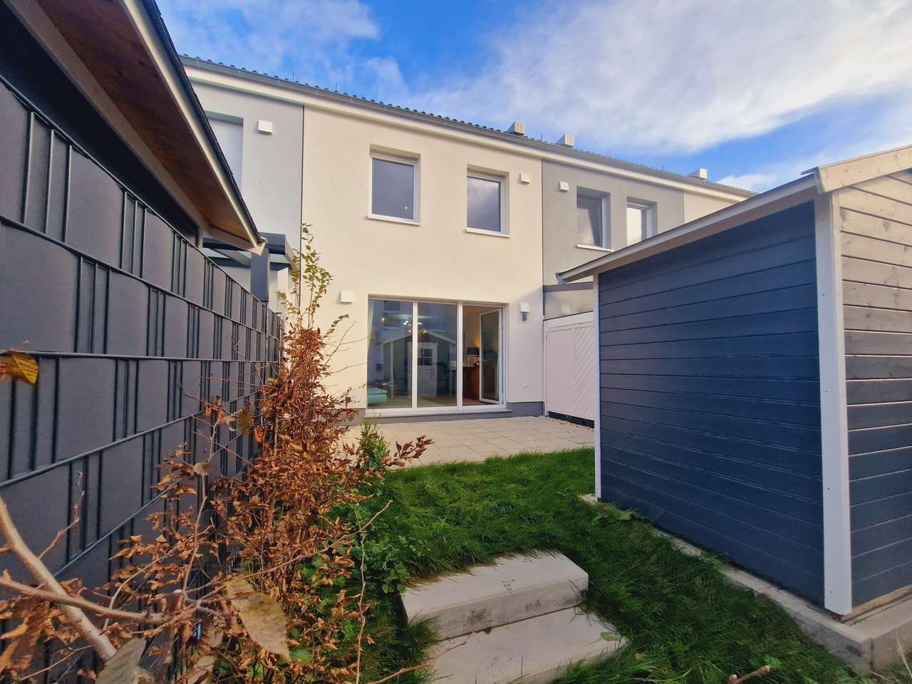Exklusives Wohnvergnügen: Modernes Vier-Zimmer-Einfamilienaus-Refugium mit luxuriöser Austattung