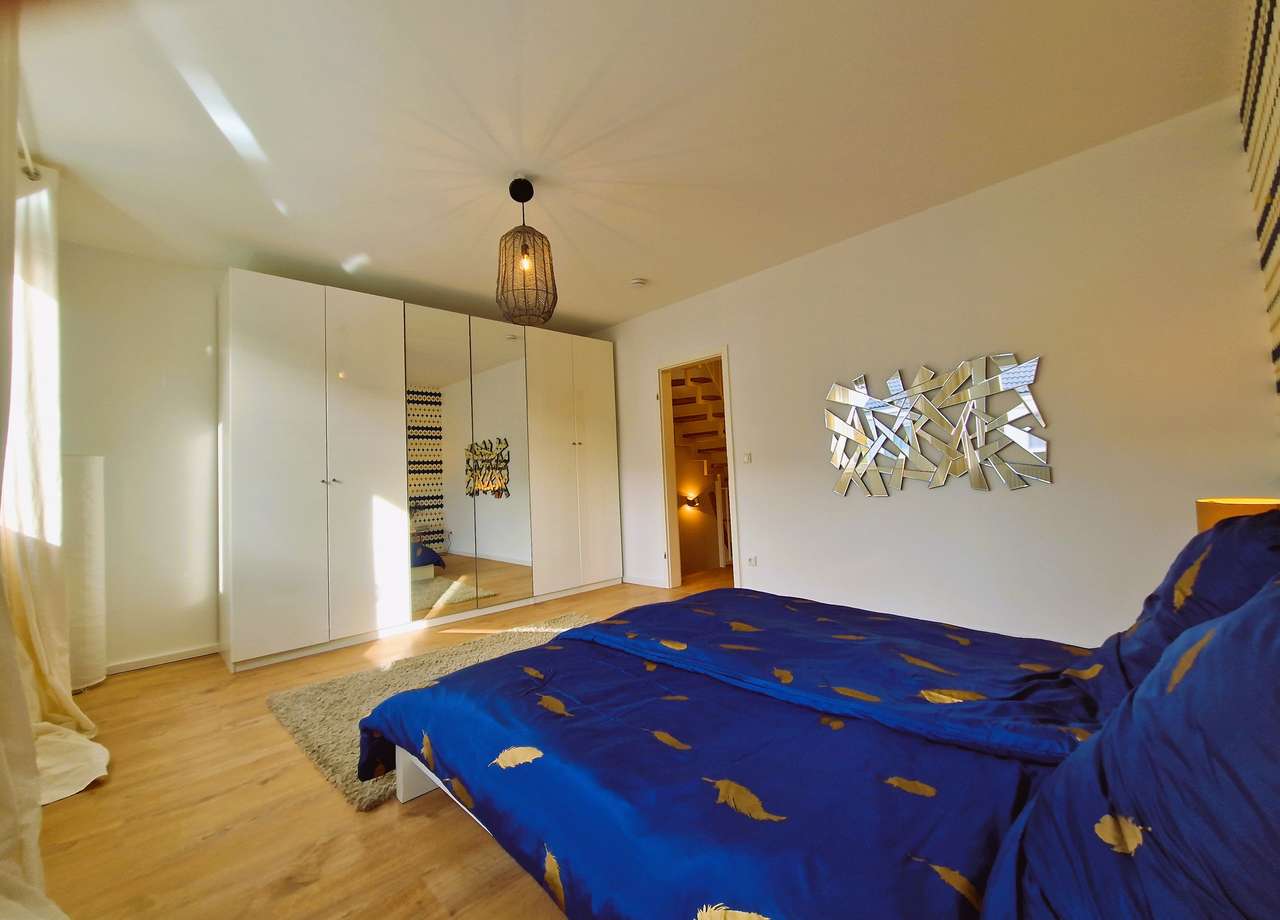Exklusives Wohnvergnügen: Modernes Vier-Zimmer-Einfamilienaus-Refugium mit luxuriöser Austattung
