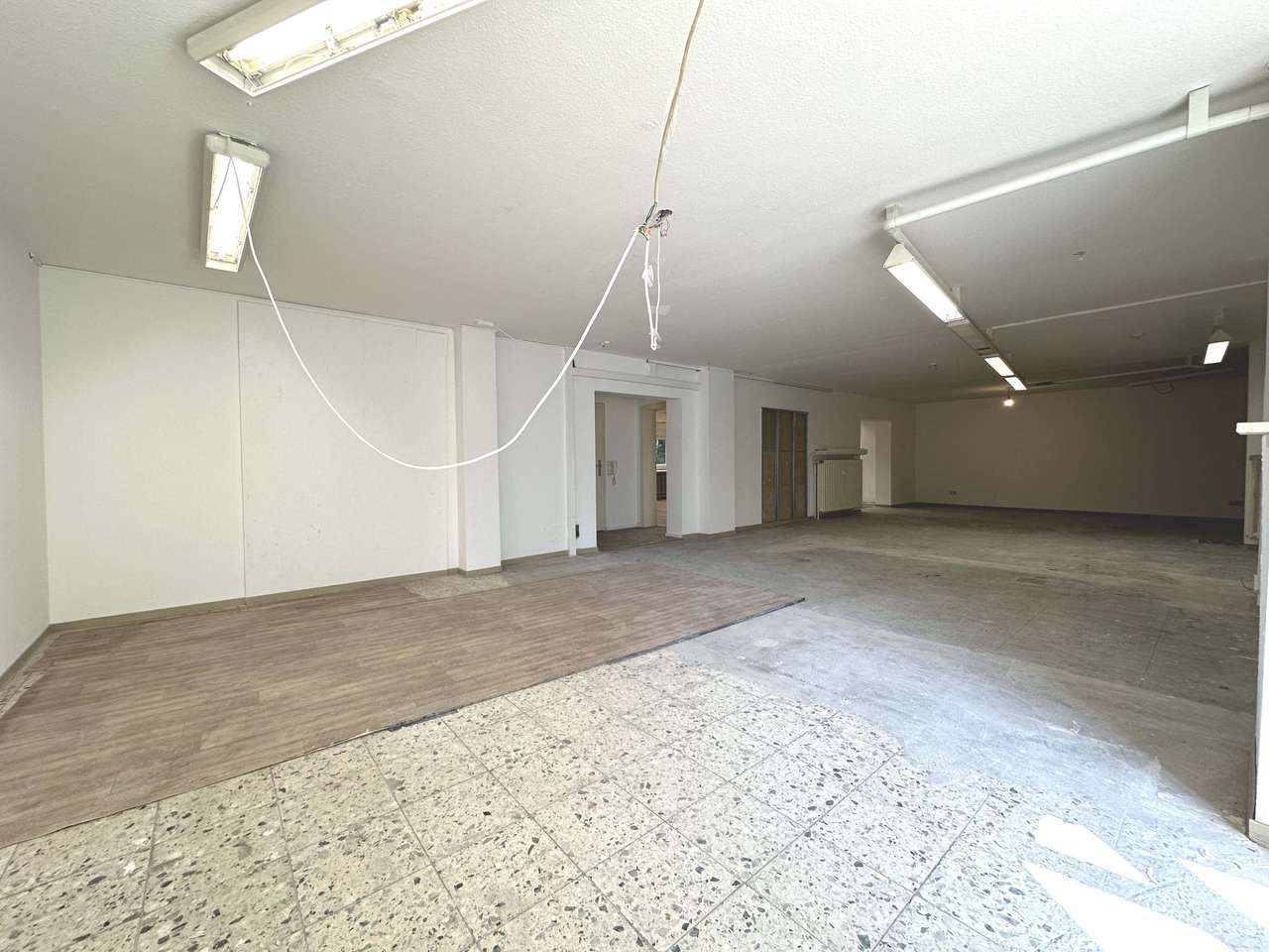 GEWERBE mit BÜRORÄUMEN und LAGERFLÄCHE in NEU - EHRENFELD