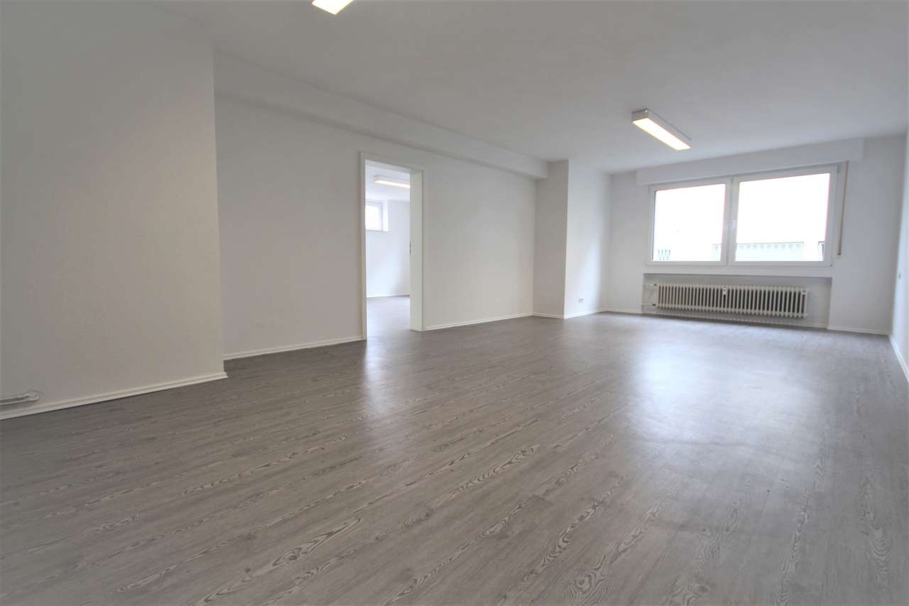 PRAXIS/BÜRO IN REPRÄSENTATIVER LAGE MIT PKW-STELLPLÄTZEN IN DER KÖLNER - SÜDSTADT