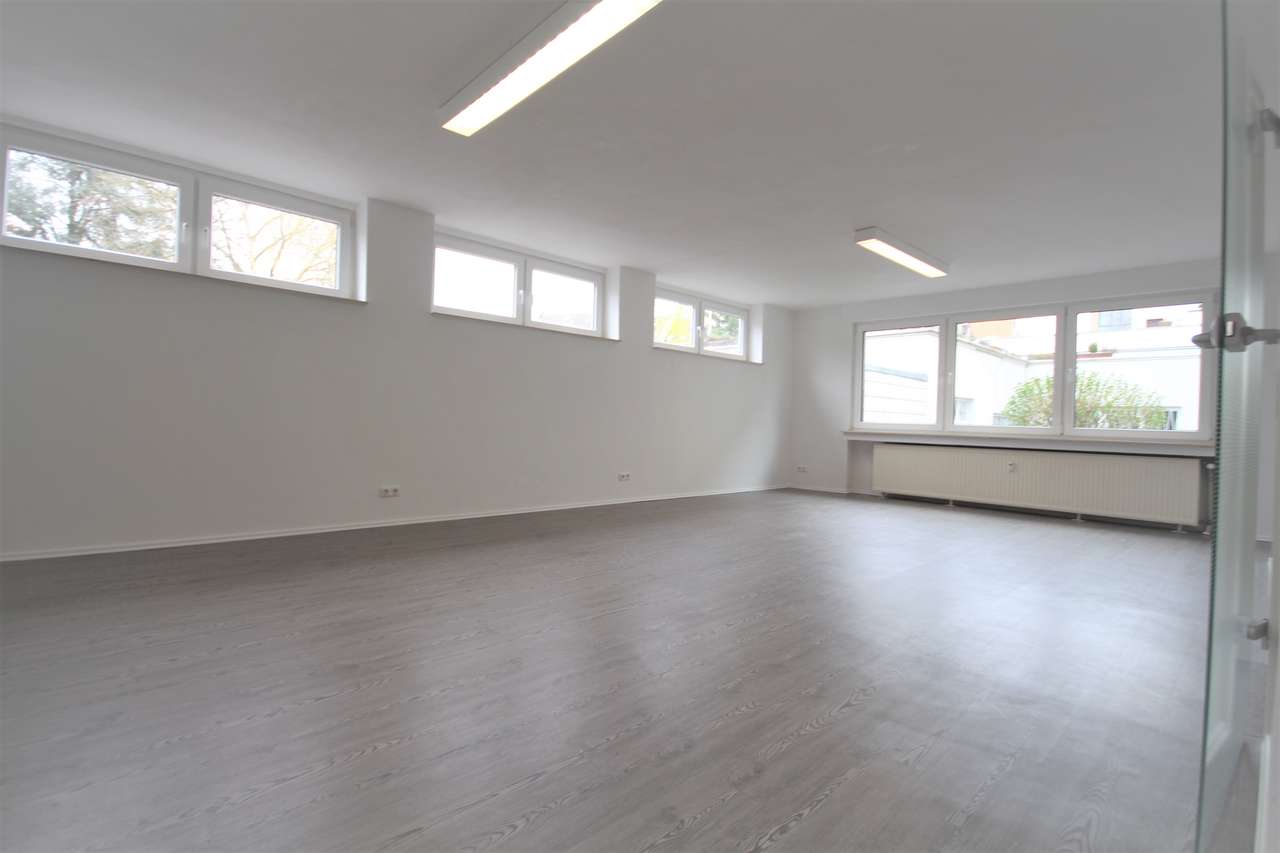 PRAXIS/BÜRO IN REPRÄSENTATIVER LAGE MIT PKW-STELLPLÄTZEN IN DER KÖLNER - SÜDSTADT