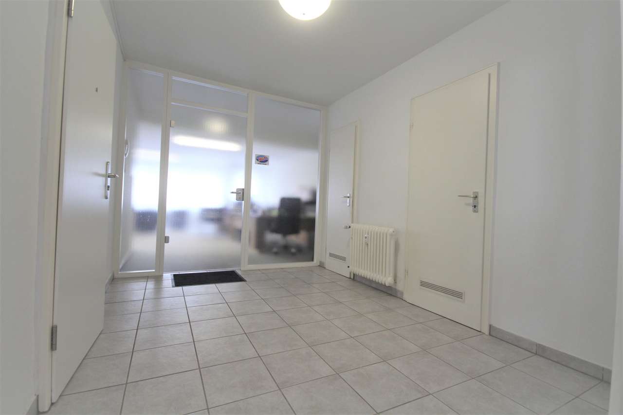 PRAXIS/BÜRO IN REPRÄSENTATIVER LAGE MIT PKW-STELLPLÄTZEN IN DER KÖLNER - SÜDSTADT