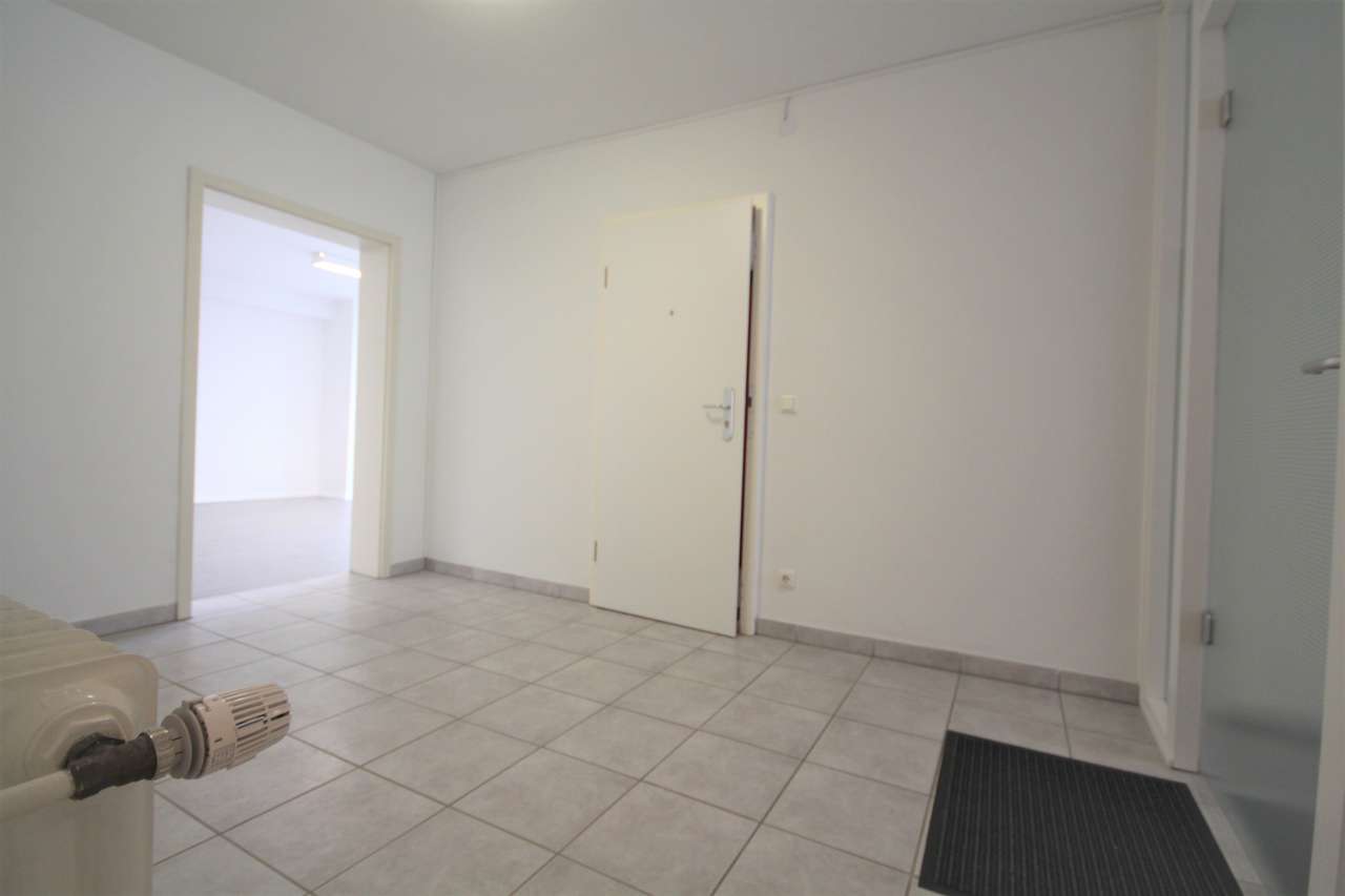 PRAXIS/BÜRO IN REPRÄSENTATIVER LAGE MIT PKW-STELLPLÄTZEN IN DER KÖLNER - SÜDSTADT