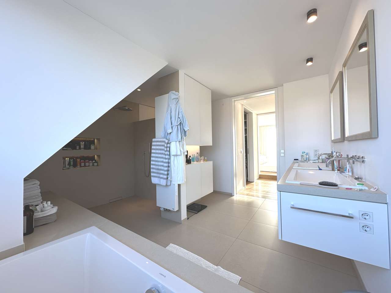 DAS HAUS auf dem HAUS – EXKLUSIVE MAISONETTE WOHNUNG MIT VIELEN EXTRAS ÜBER DEN DÄCHERN VON KÖLN