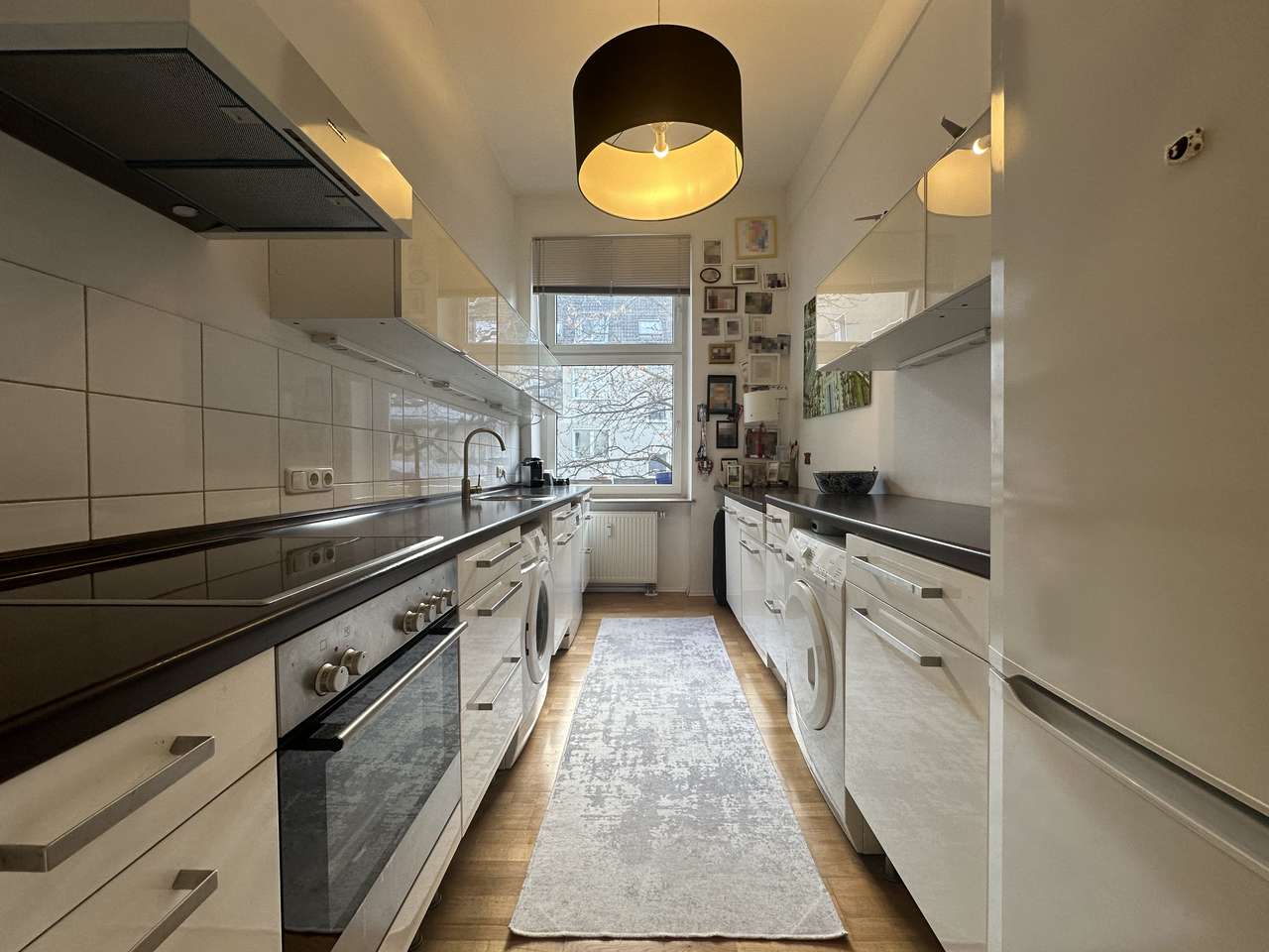 DENKMAL AFA: UNSANIERTE ALTBAUWOHNUNG MIT HOHEN DECKEN UND BALKON IM AGNESVIERTEL