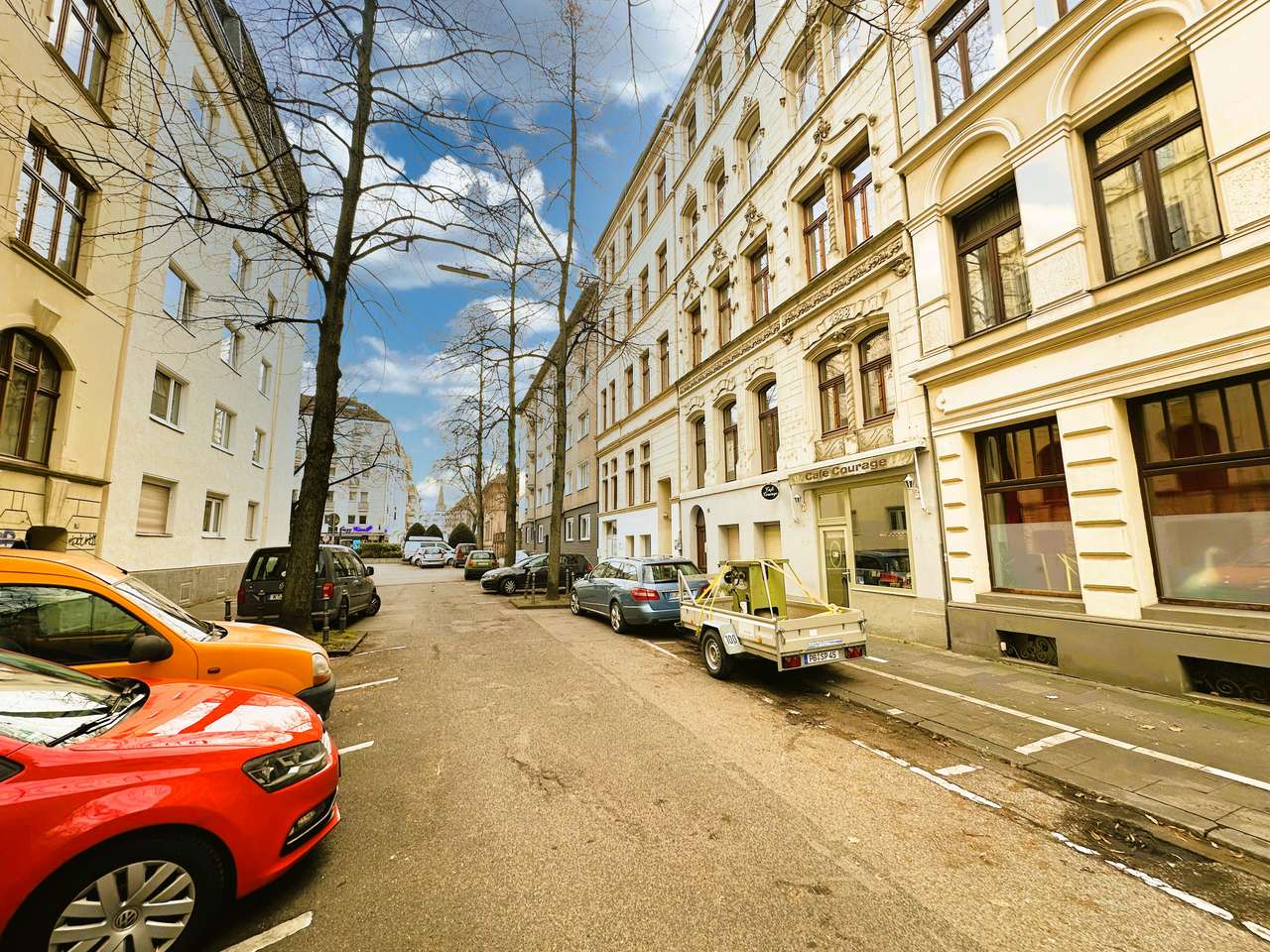 DENKMAL AFA: UNSANIERTE ALTBAUWOHNUNG MIT HOHEN DECKEN UND BALKON IM AGNESVIERTEL