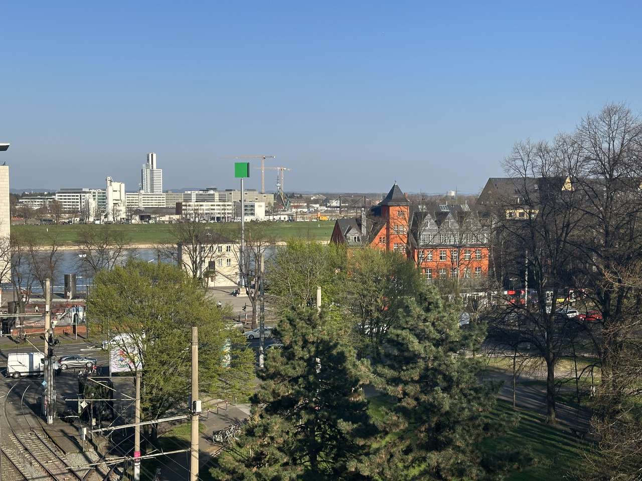 ALTBAU 5 ZIMMER DOMBLICK WOHNUNG / TG–STELLPLATZ / BALKON / AUFZUG / KÖLNER - SÜDSTADT
