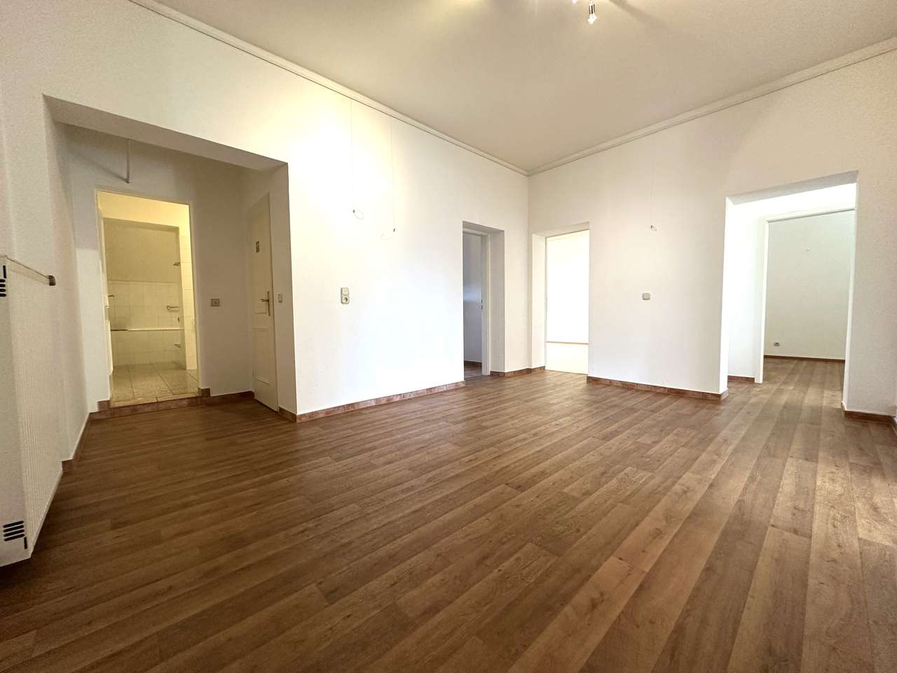 ALTBAU 5 ZIMMER DOMBLICK WOHNUNG / TG–STELLPLATZ / BALKON / AUFZUG / KÖLNER - SÜDSTADT