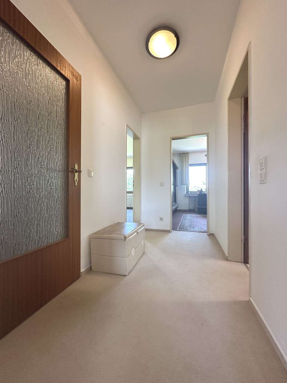 WOHNEN mit WEITBLICK: BUNGALOW mit EINLIEGERWOHNUNG und TRAUMHAFTER AUSSICHT