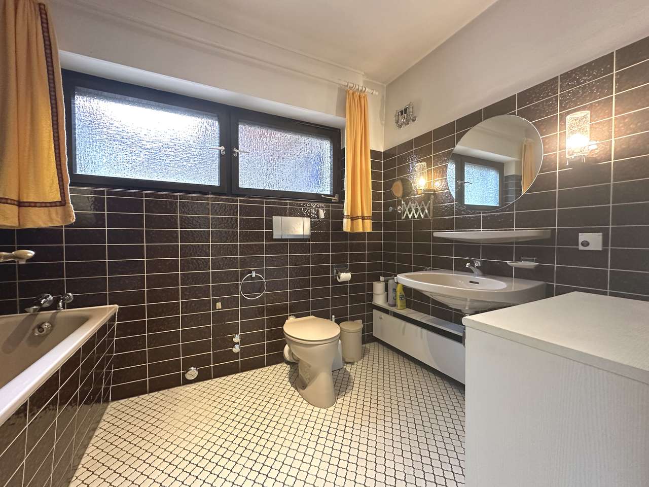 WOHNEN mit WEITBLICK: BUNGALOW mit EINLIEGERWOHNUNG und TRAUMHAFTER AUSSICHT