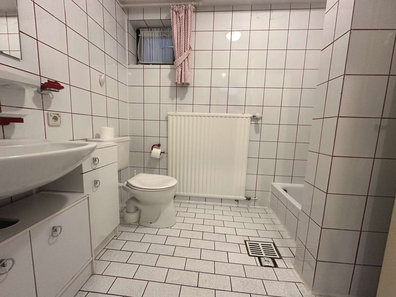 WOHNEN mit WEITBLICK: BUNGALOW mit EINLIEGERWOHNUNG und TRAUMHAFTER AUSSICHT