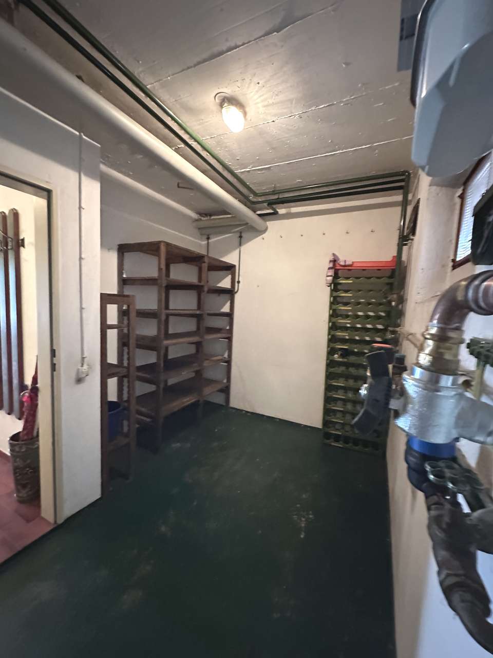 WOHNEN mit WEITBLICK: BUNGALOW mit EINLIEGERWOHNUNG und TRAUMHAFTER AUSSICHT