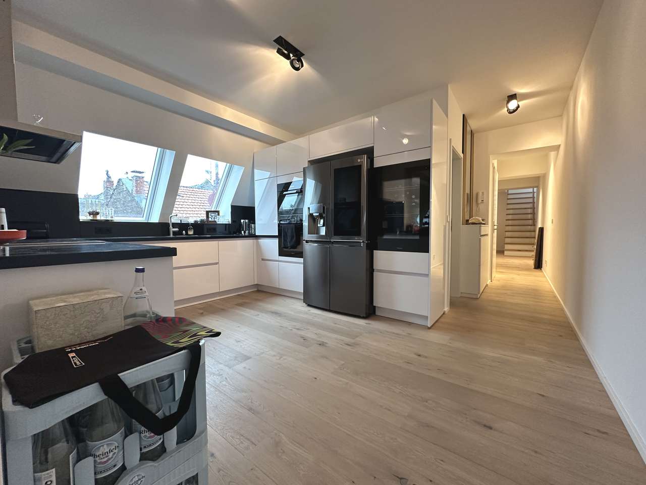 Exklusive, möblierte kernsanierte 4-Zimmer-Maisonette mit Dachterrasse über Kölns Dächern
