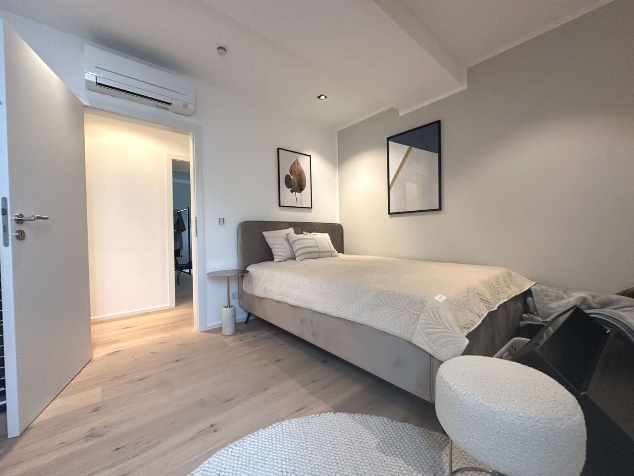 Exklusive, möblierte kernsanierte 4-Zimmer-Maisonette mit Dachterrasse über Kölns Dächern