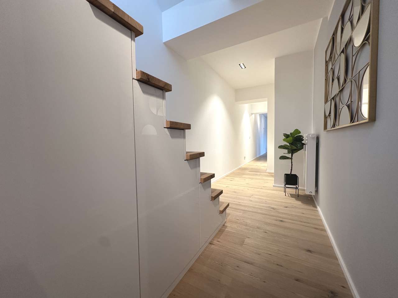 Exklusive, möblierte kernsanierte 4-Zimmer-Maisonette mit Dachterrasse über Kölns Dächern