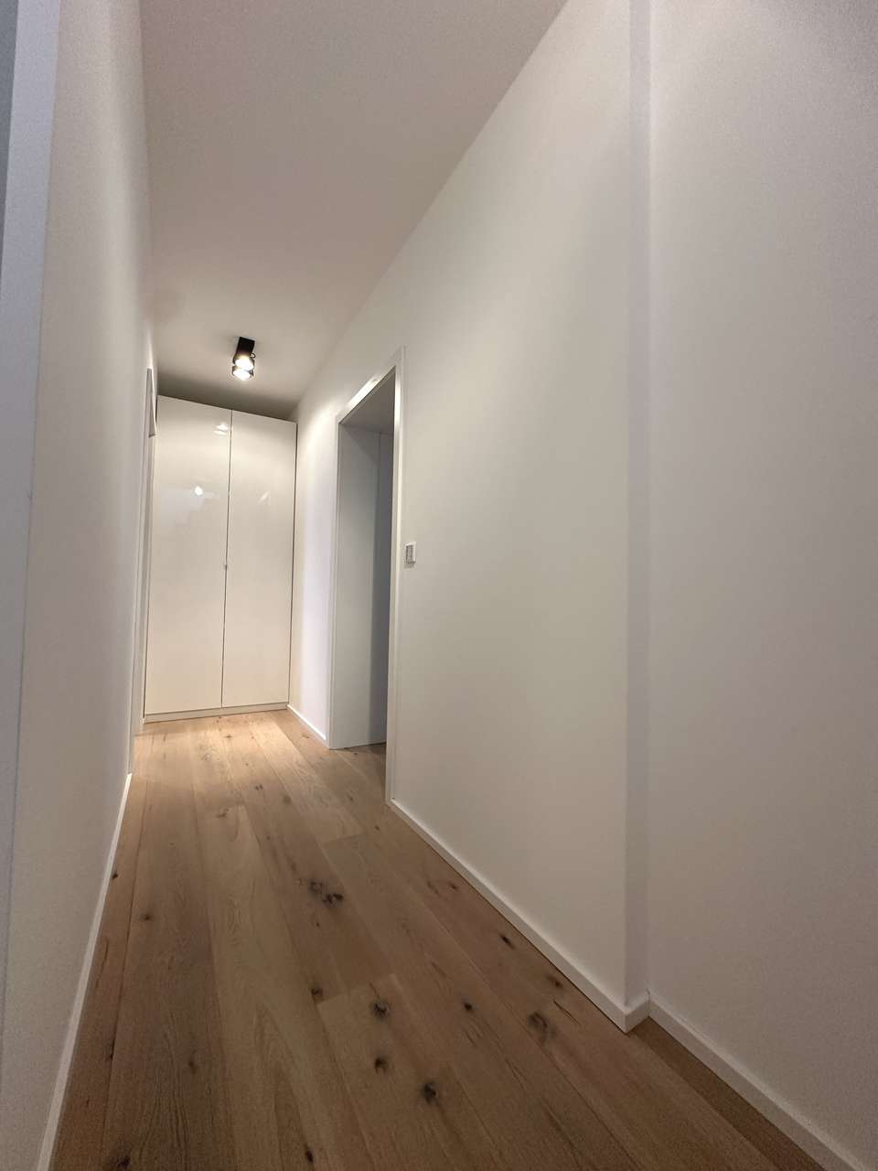 Exklusive, möblierte kernsanierte 4-Zimmer-Maisonette mit Dachterrasse über Kölns Dächern