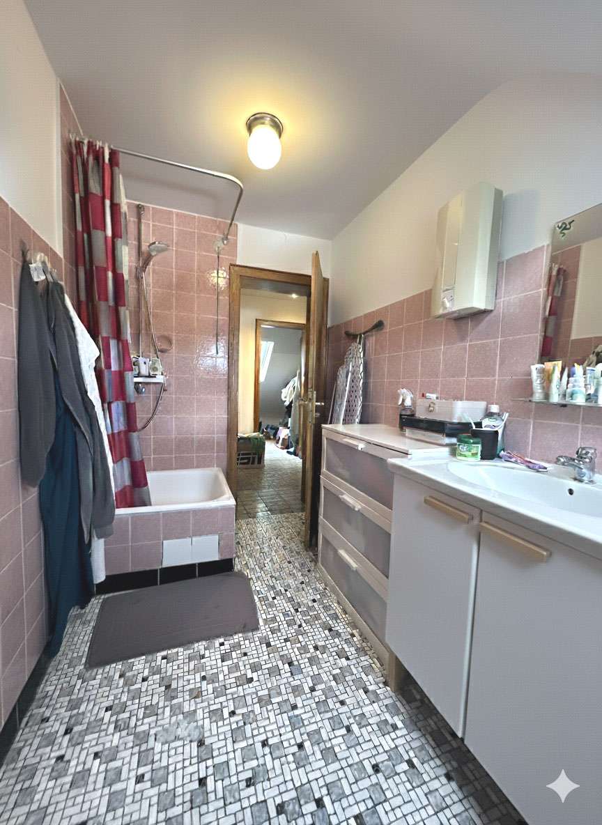 RUHIGES APPARTEMENT MIT SEPERATER KLEINER KÜCHE IN KÖLN - JUNKERSDORF