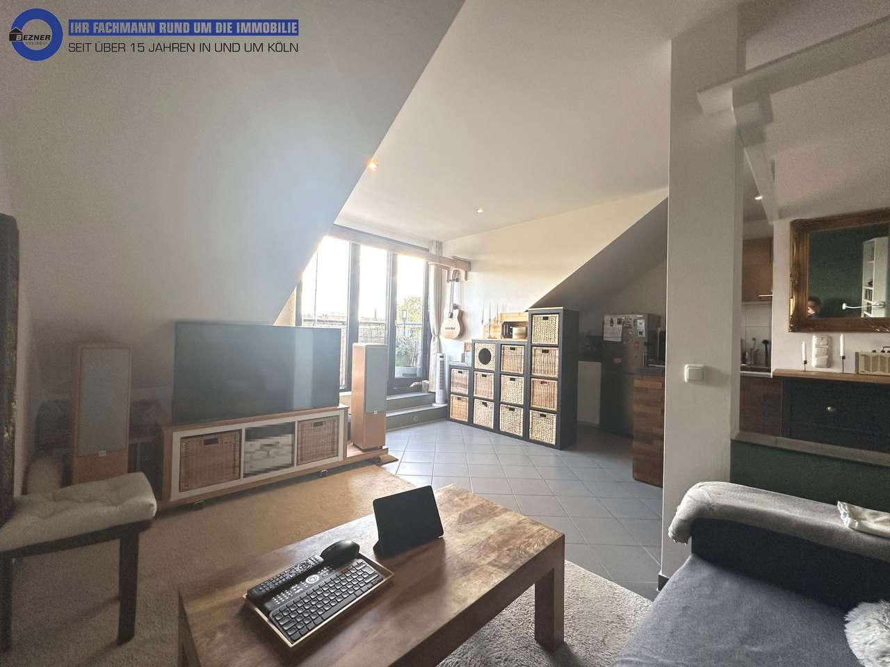 Schöne und moderne Zwei - Zimmer - Dachgeschoss - Wohnung mit Balkon in Köln - Raderberg