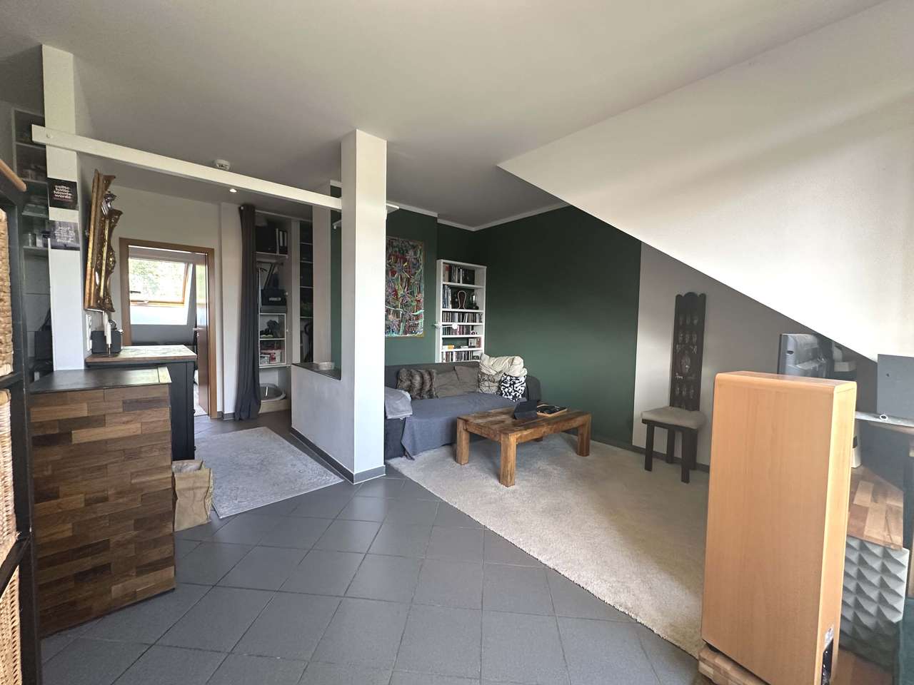 Schöne und moderne Zwei - Zimmer - Dachgeschoss - Wohnung mit Balkon in Köln - Raderberg
