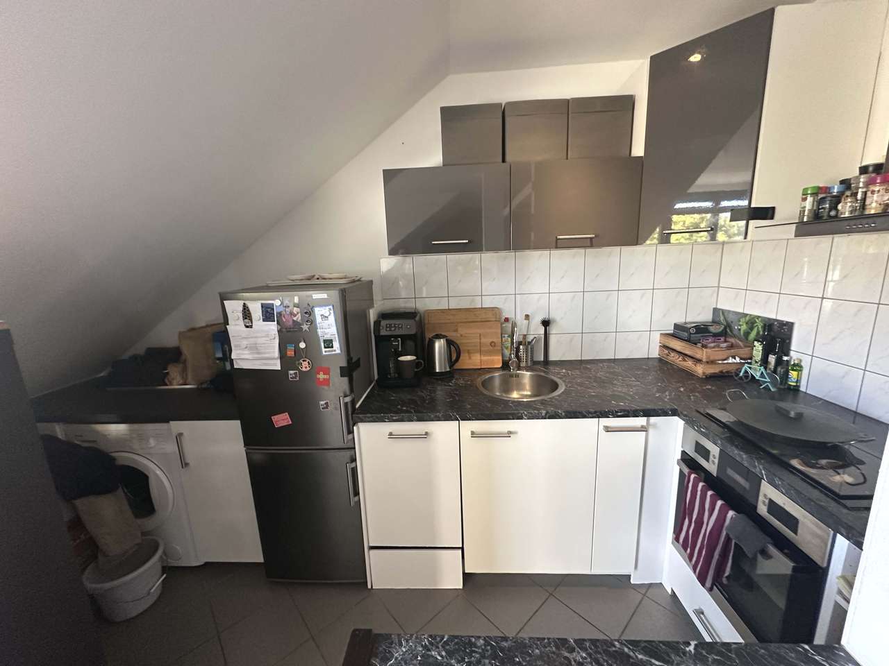 Schöne und moderne Zwei - Zimmer - Dachgeschoss - Wohnung mit Balkon in Köln - Raderberg