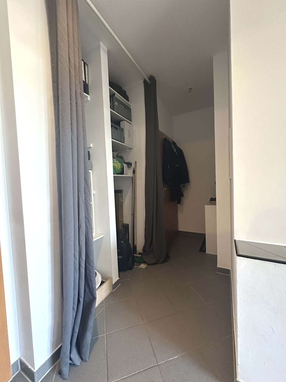 Schöne und moderne Zwei - Zimmer - Dachgeschoss - Wohnung mit Balkon in Köln - Raderberg