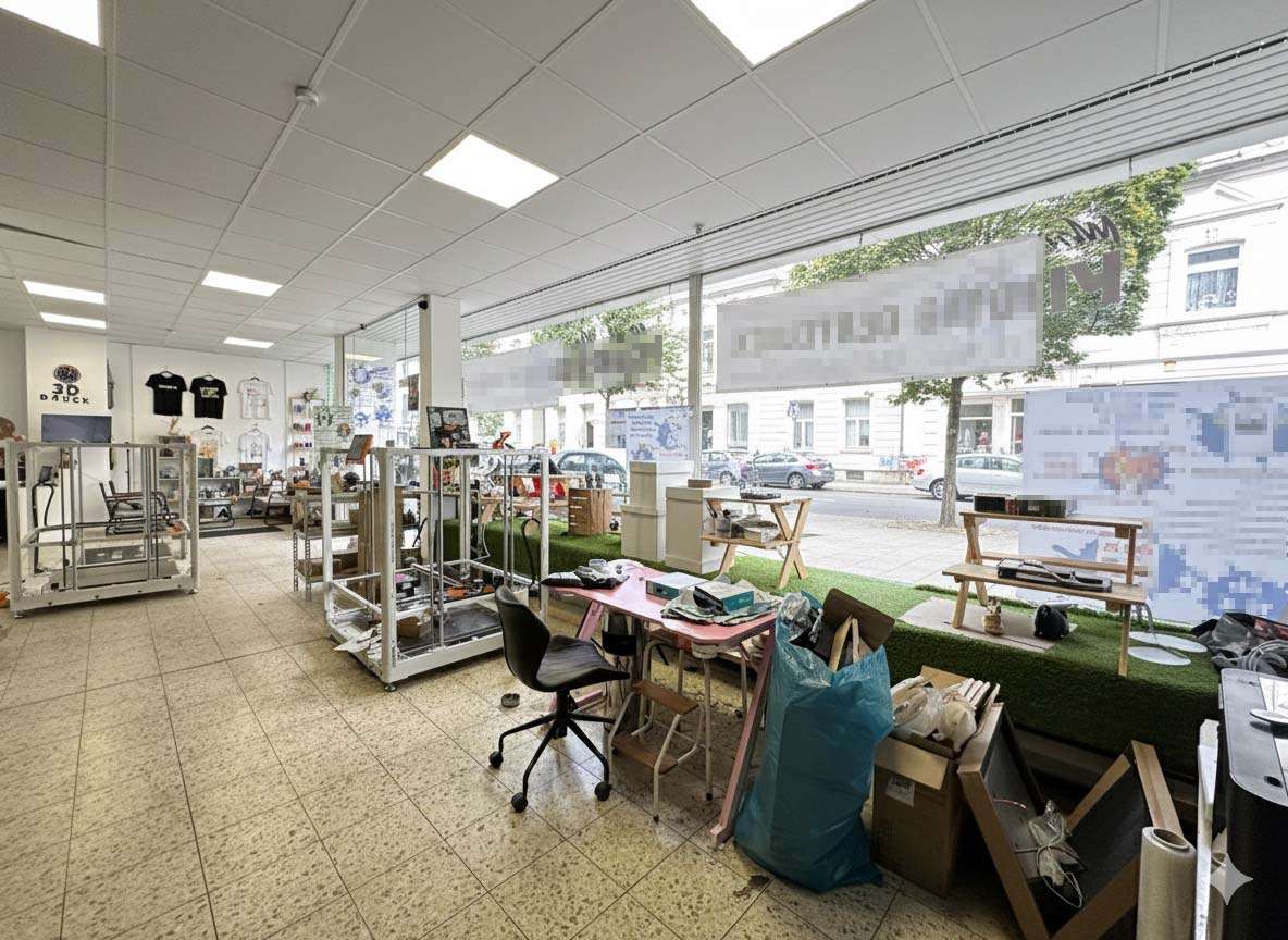 Attraktives Ladenlokal mit großer Schaufensterfront auf frequentierter Hauptstraße in Dellbrück