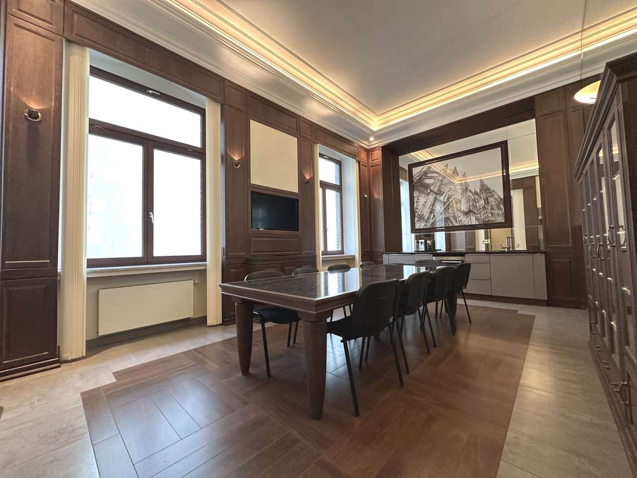 KERNSANIERTE ALTBAU 5 ZIMMER WOHNUNG/BÜRO MIT BALKON UND TRAUMHAFTEN FLAIR