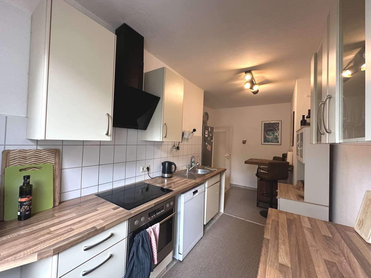 Schöne Zwei - Zimmer - Wohnung mit großer Küche in Köln - Klettenberg