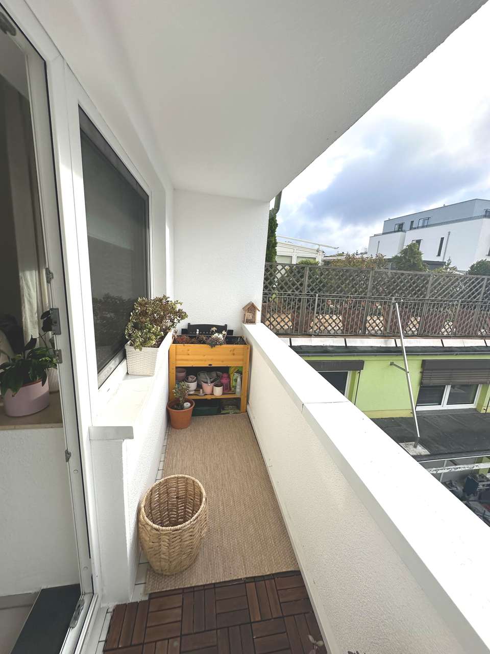 Ruhige Zwei - Zimmerwohnung mit schmalen Balkon und großer Küche in Köln-Neu-Ehrenfeld
