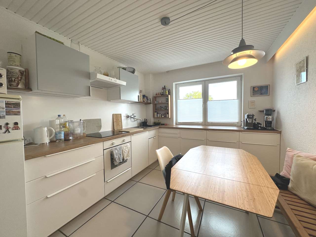 Ruhige Zwei - Zimmerwohnung mit schmalen Balkon und großer Küche in Köln-Neu-Ehrenfeld