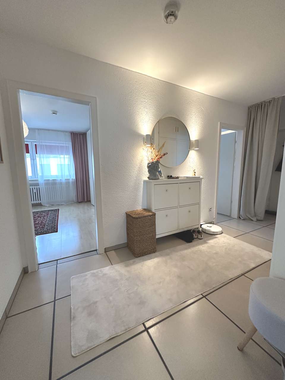 Ruhige Zwei - Zimmerwohnung mit schmalen Balkon und großer Küche in Köln-Neu-Ehrenfeld