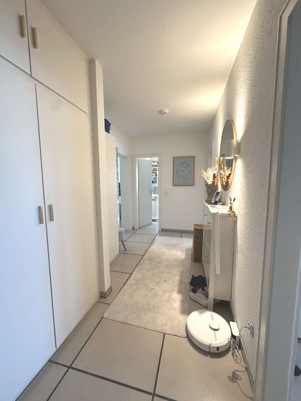 Ruhige Zwei - Zimmerwohnung mit schmalen Balkon und großer Küche in Köln-Neu-Ehrenfeld