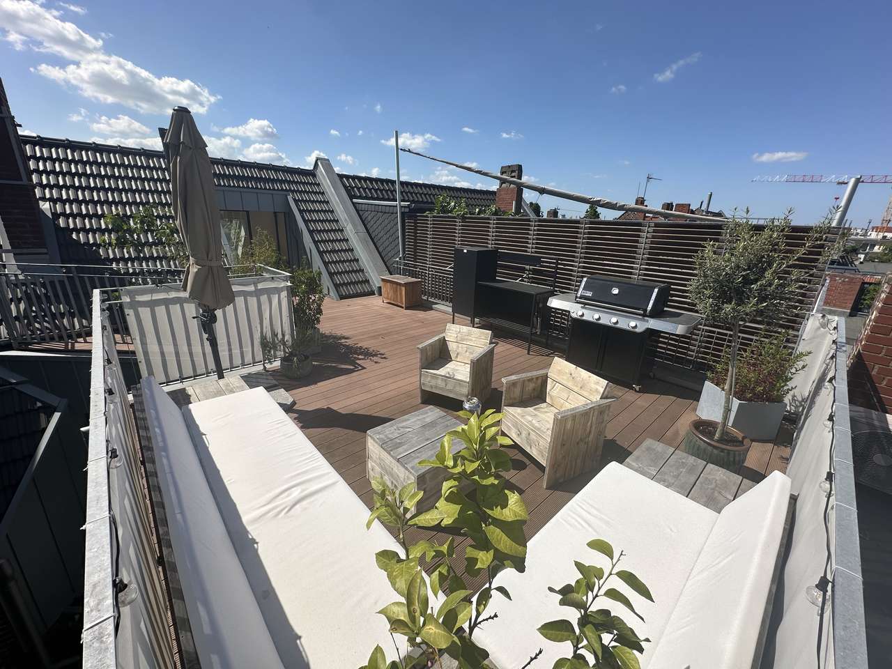 KERNSANIERTE ALTBAU DACHTERRASSEN 5 ZIMMER MAISONETTE WOHNUNG AM ERZBERGERPLATZ