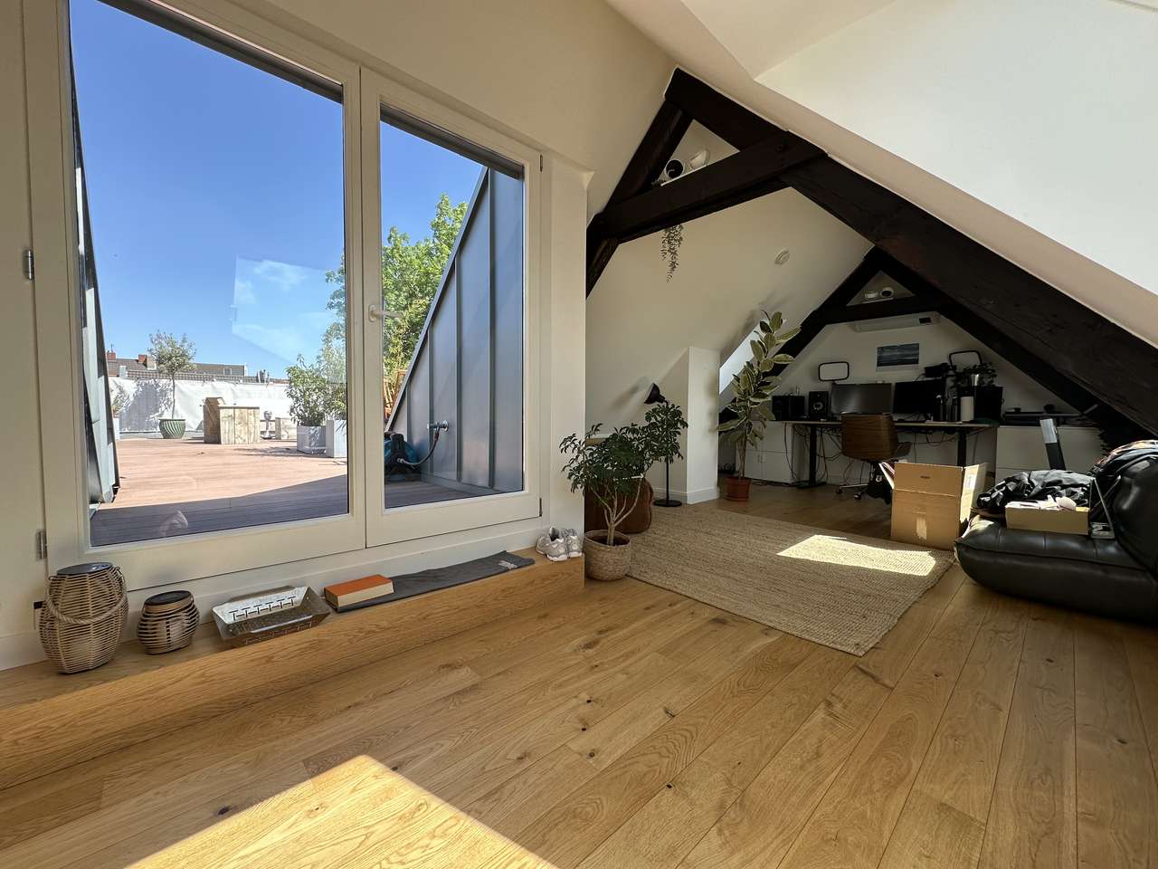 KERNSANIERTE ALTBAU DACHTERRASSEN 5 ZIMMER MAISONETTE WOHNUNG AM ERZBERGERPLATZ