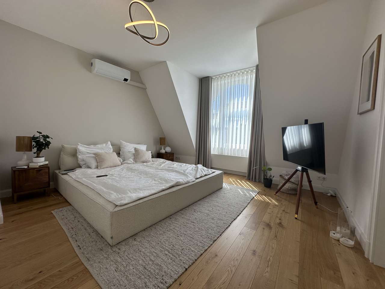 KERNSANIERTE ALTBAU DACHTERRASSEN 5 ZIMMER MAISONETTE WOHNUNG AM ERZBERGERPLATZ