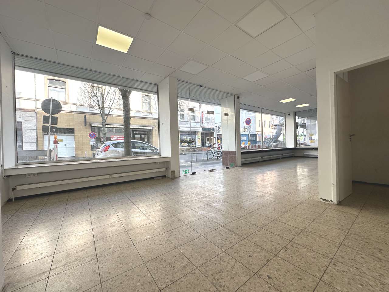 PROVISIONSFREI - Ladenlokal / großes Schaufenster / frequentierte Hauptstraße in DELLBRÜCK