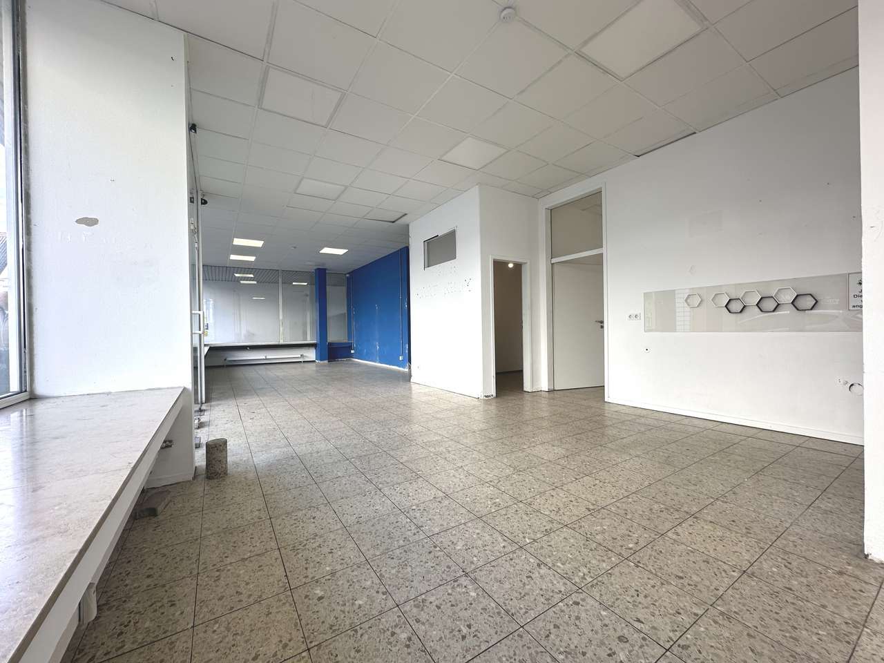 PROVISIONSFREI - Ladenlokal / großes Schaufenster / frequentierte Hauptstraße in DELLBRÜCK