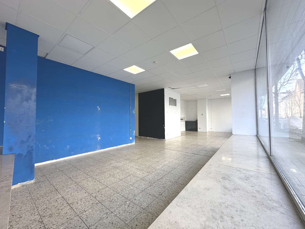 PROVISIONSFREI - Ladenlokal / großes Schaufenster / frequentierte Hauptstraße in DELLBRÜCK