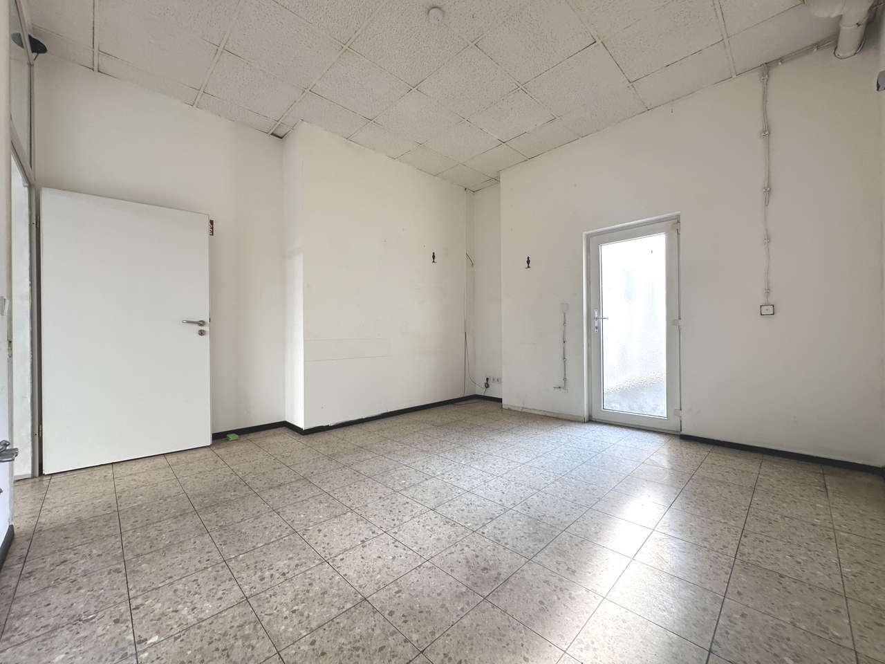 PROVISIONSFREI - Ladenlokal / großes Schaufenster / frequentierte Hauptstraße in DELLBRÜCK