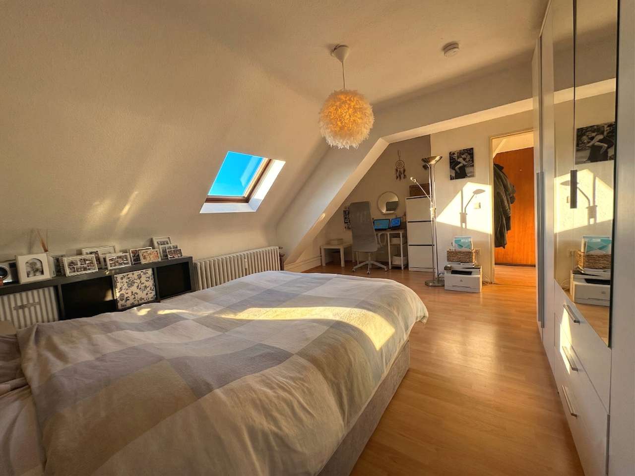 Top-Investment: Vermietete DG-Wohnung mit Garage & flexibler Raumnutzung!