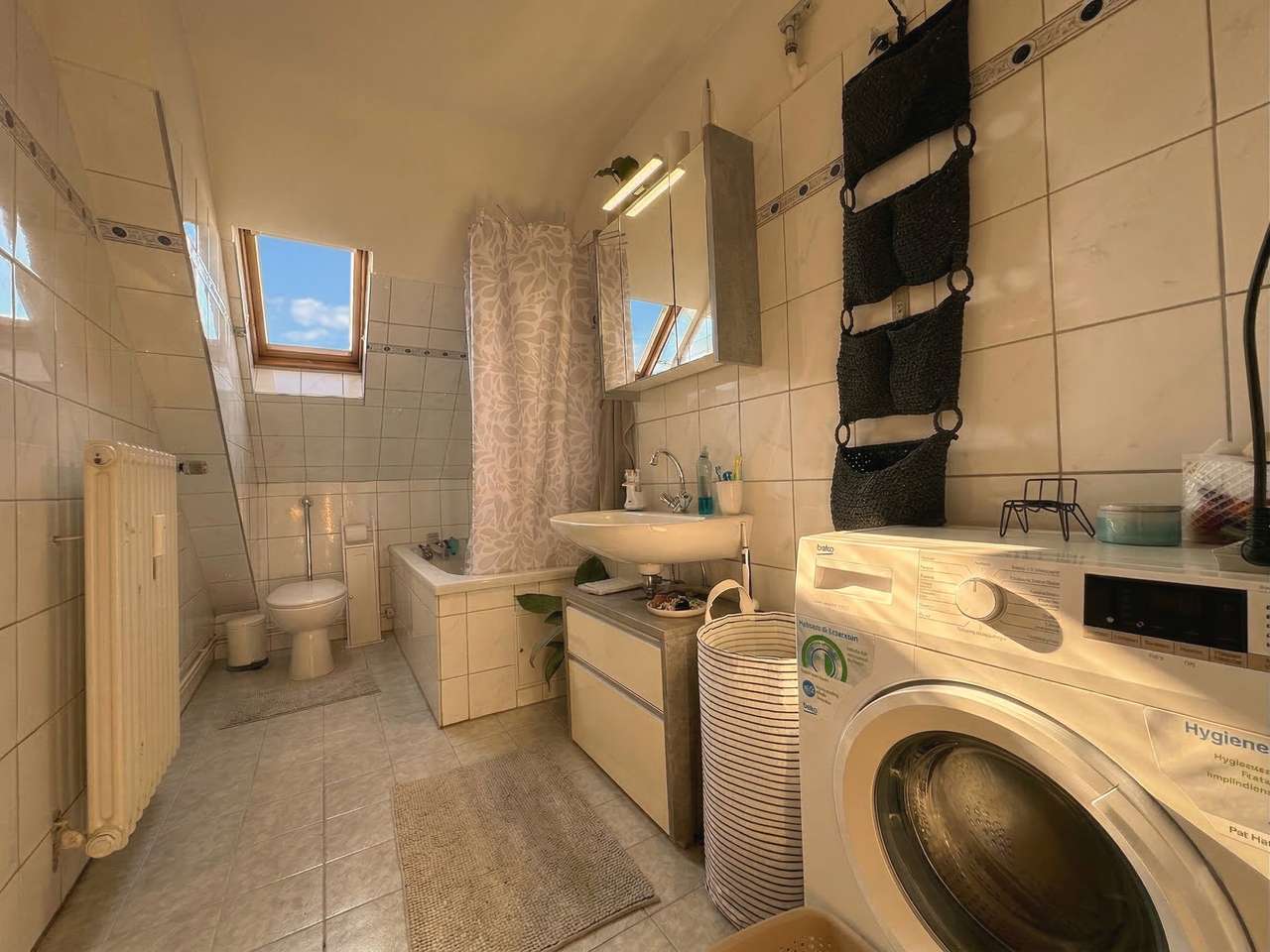 Top-Investment: Vermietete DG-Wohnung mit Garage & flexibler Raumnutzung!