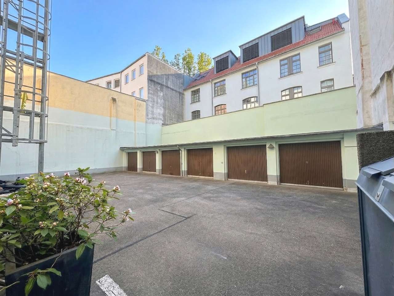 Top-Investment: Vermietete DG-Wohnung mit Garage & flexibler Raumnutzung!