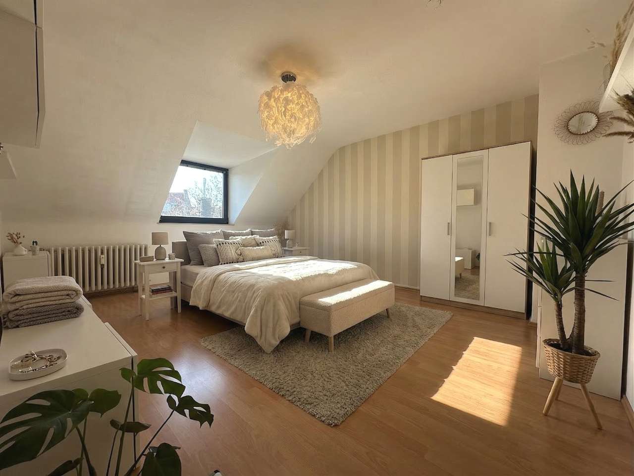 Top-Investment: Vermietete DG-Wohnung mit Garage & flexibler Raumnutzung!