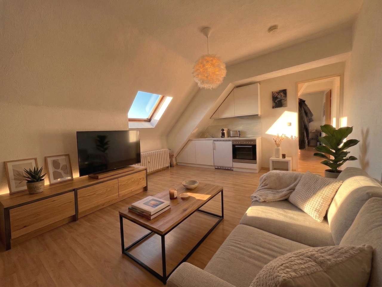 Top-Investment: Vermietete DG-Wohnung mit Garage & flexibler Raumnutzung!