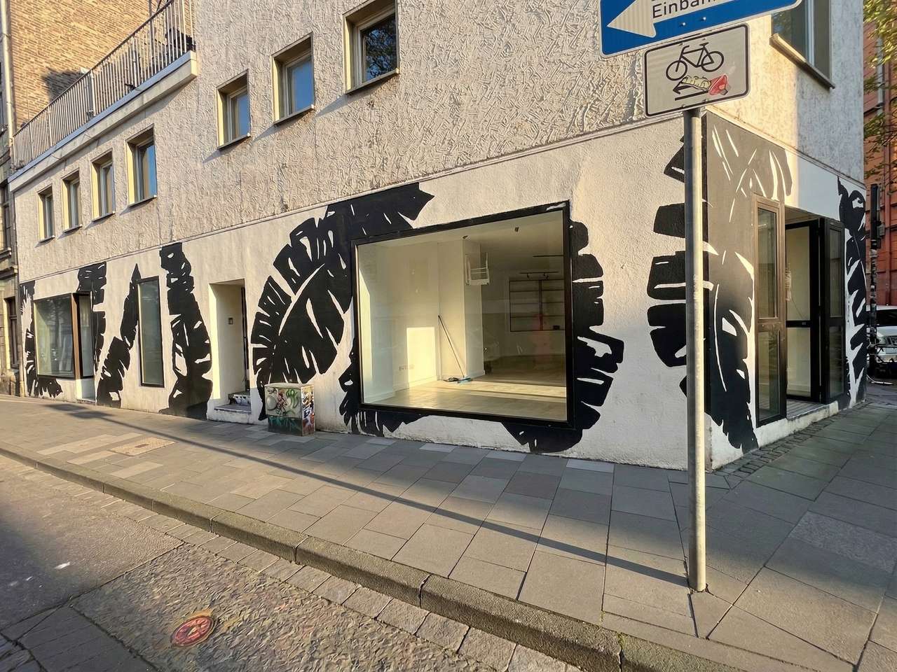 Eck-Ladenlokal (zwei Flächen mit sep. Eingangsmöglichkeit) und großer Schaufensterfront - Südstadt