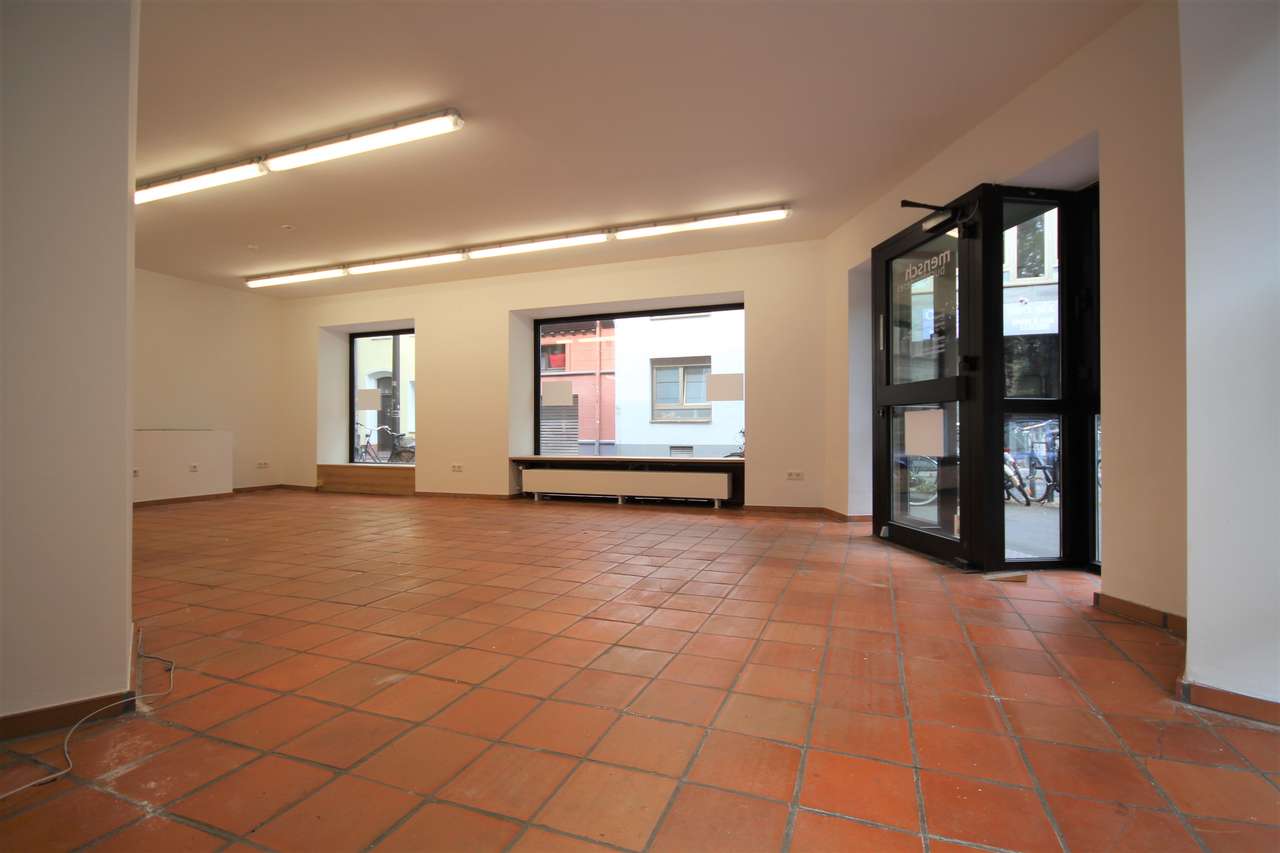 Eck-Ladenlokal (zwei Flächen mit sep. Eingangsmöglichkeit) und großer Schaufensterfront - Südstadt